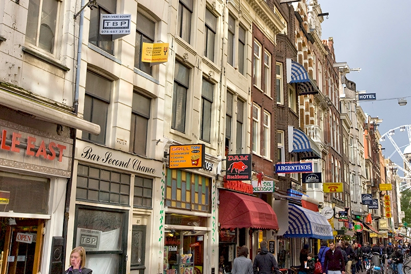 cómo hacer que mi negocio destaque en una calle con mucha competencia